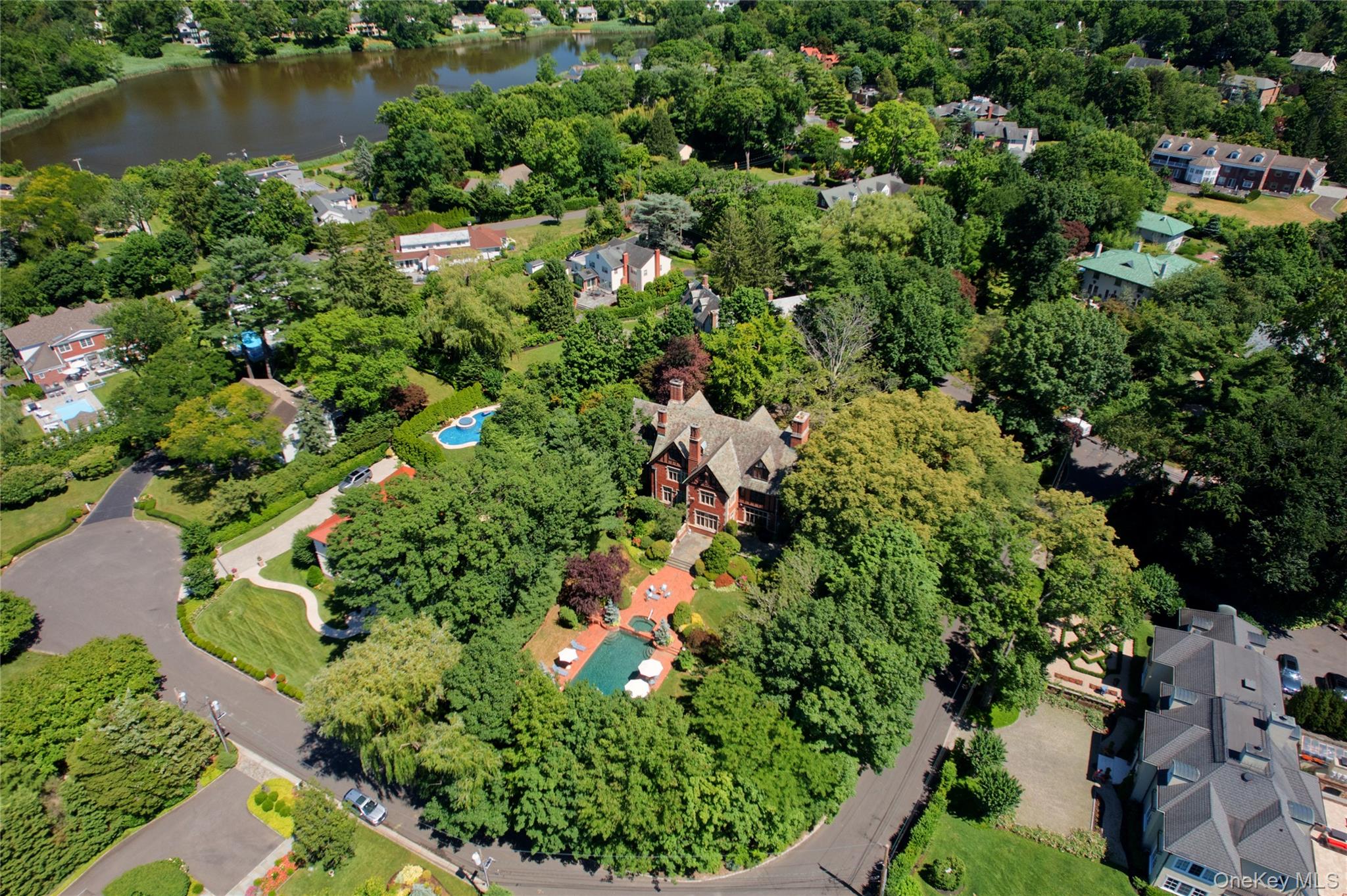 107 Bayview Road, Manhasset, NY 11030