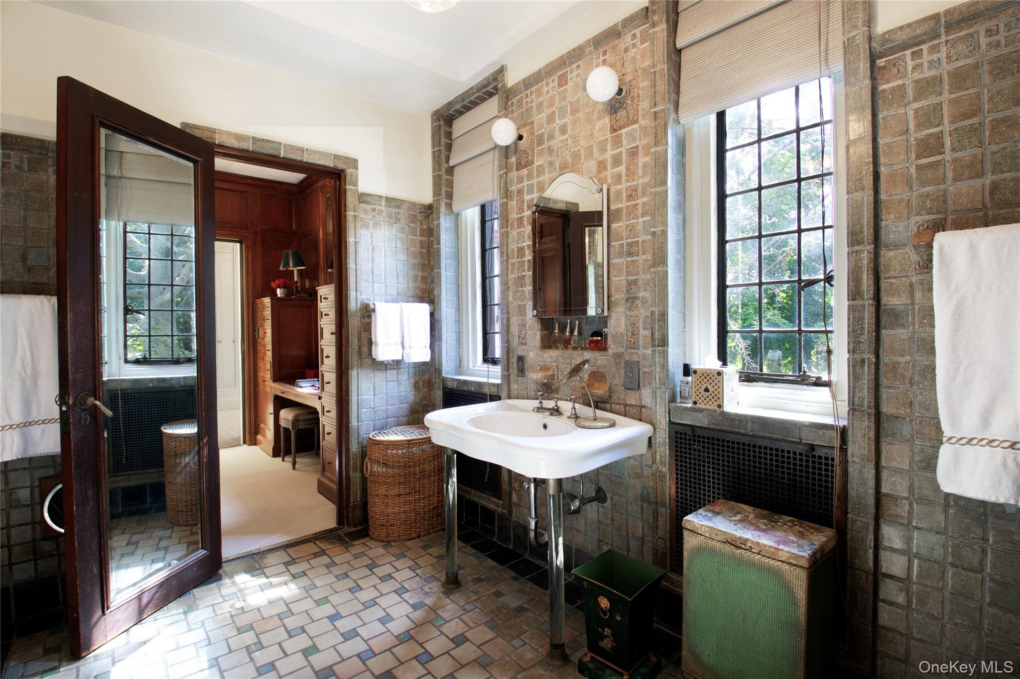 107 Bayview Road, Manhasset, NY 11030