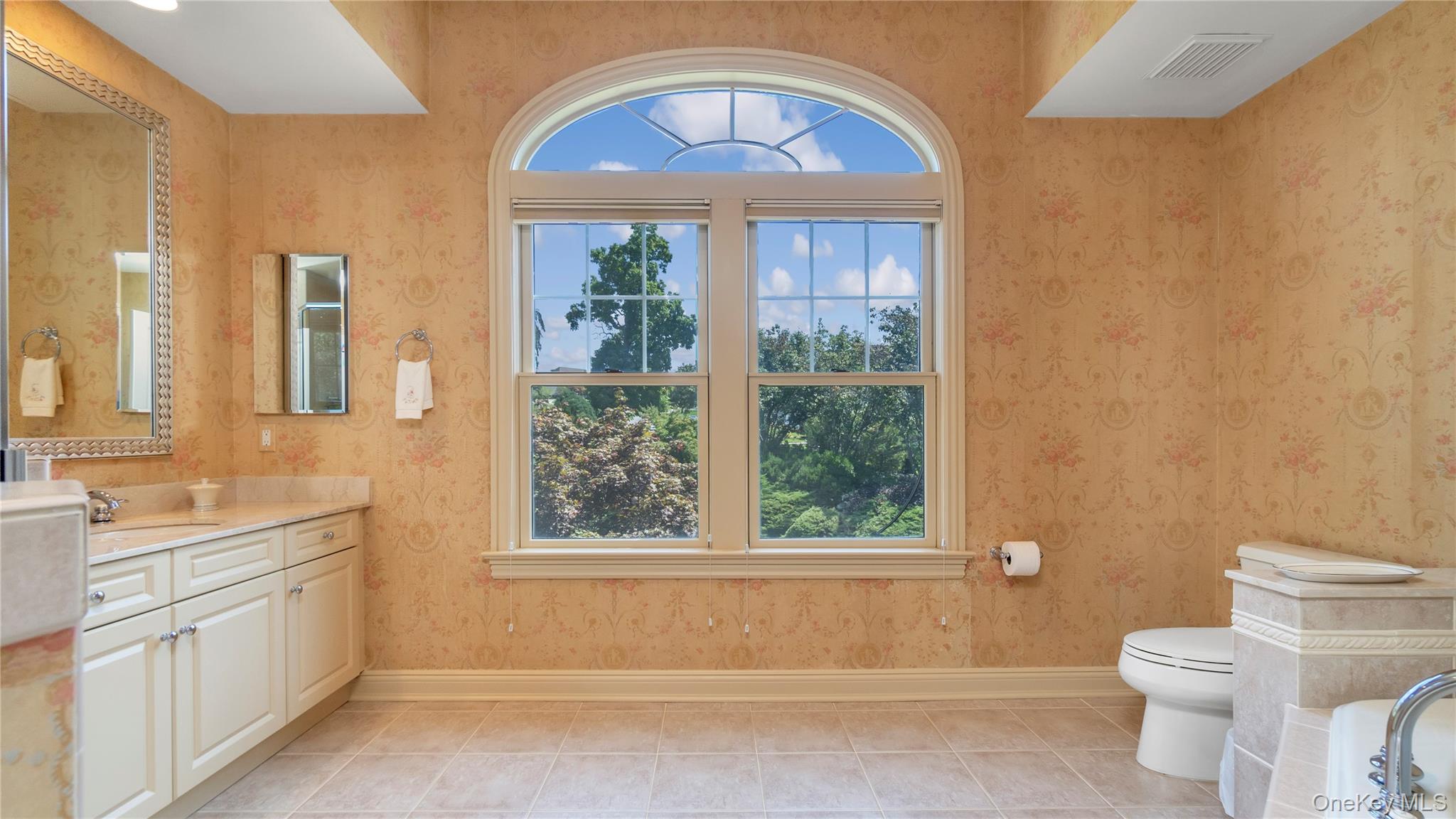 48 Pembroke Drive, Glen Cove, NY 11542