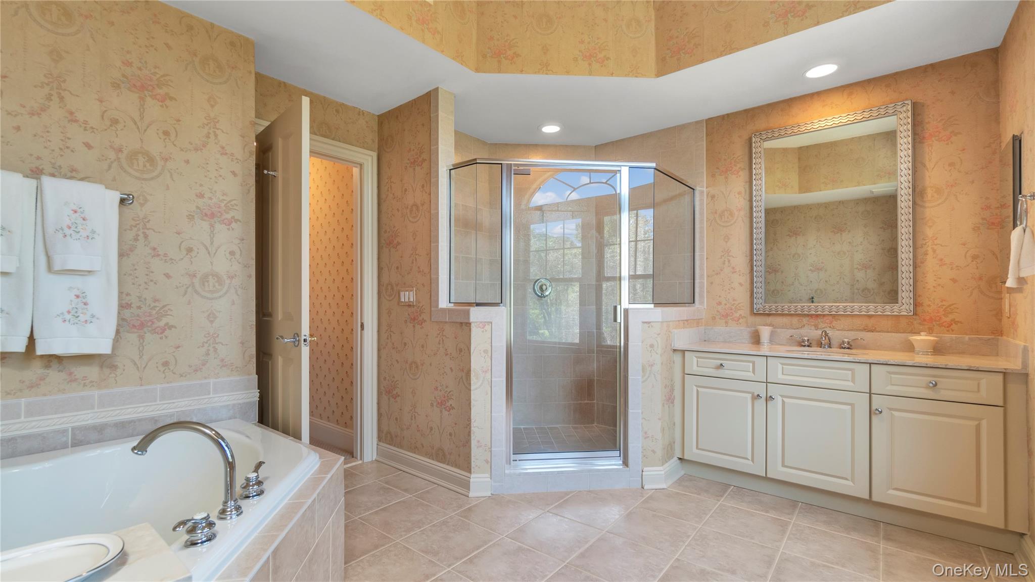 48 Pembroke Drive, Glen Cove, NY 11542