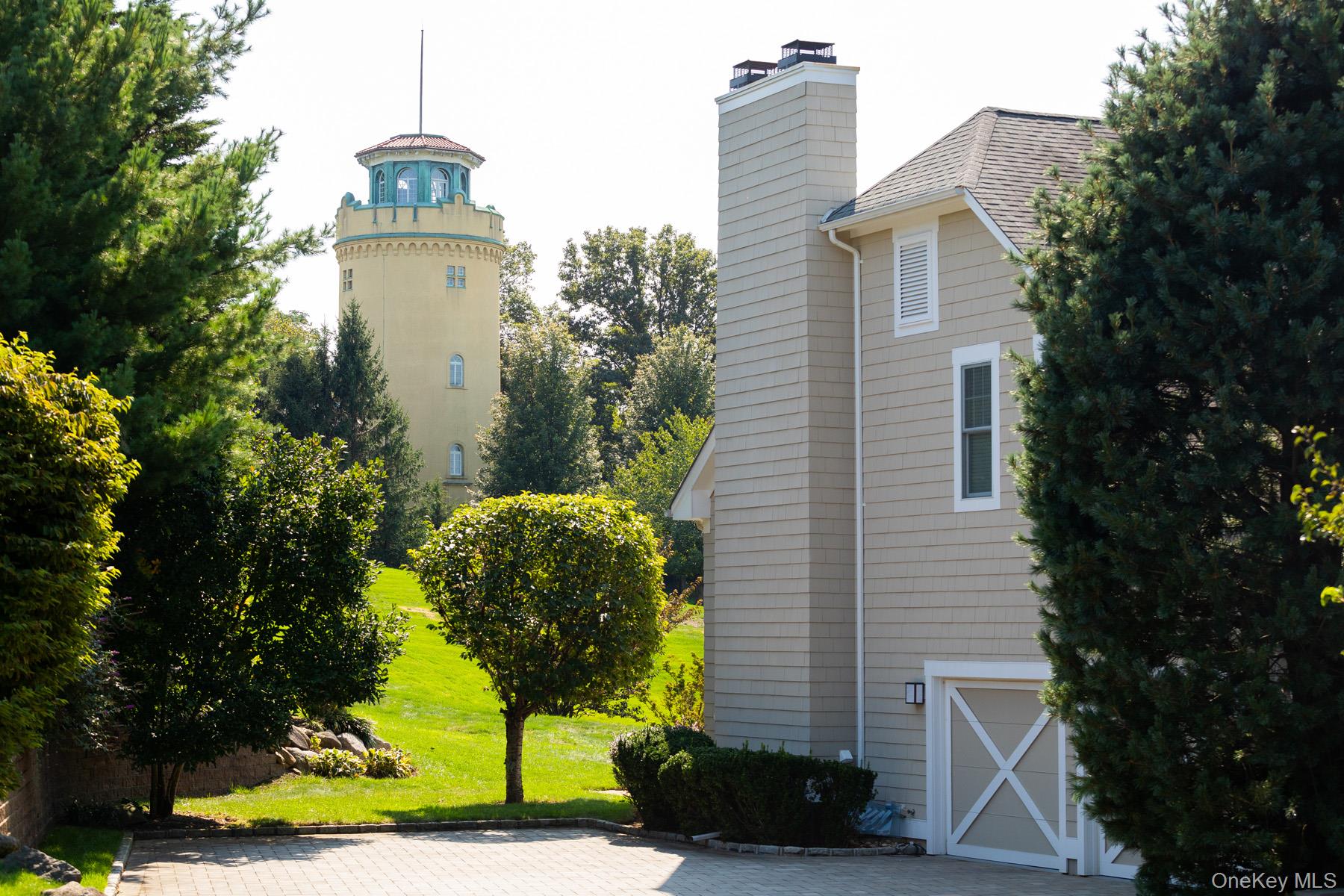 48 Pembroke Drive, Glen Cove, NY 11542