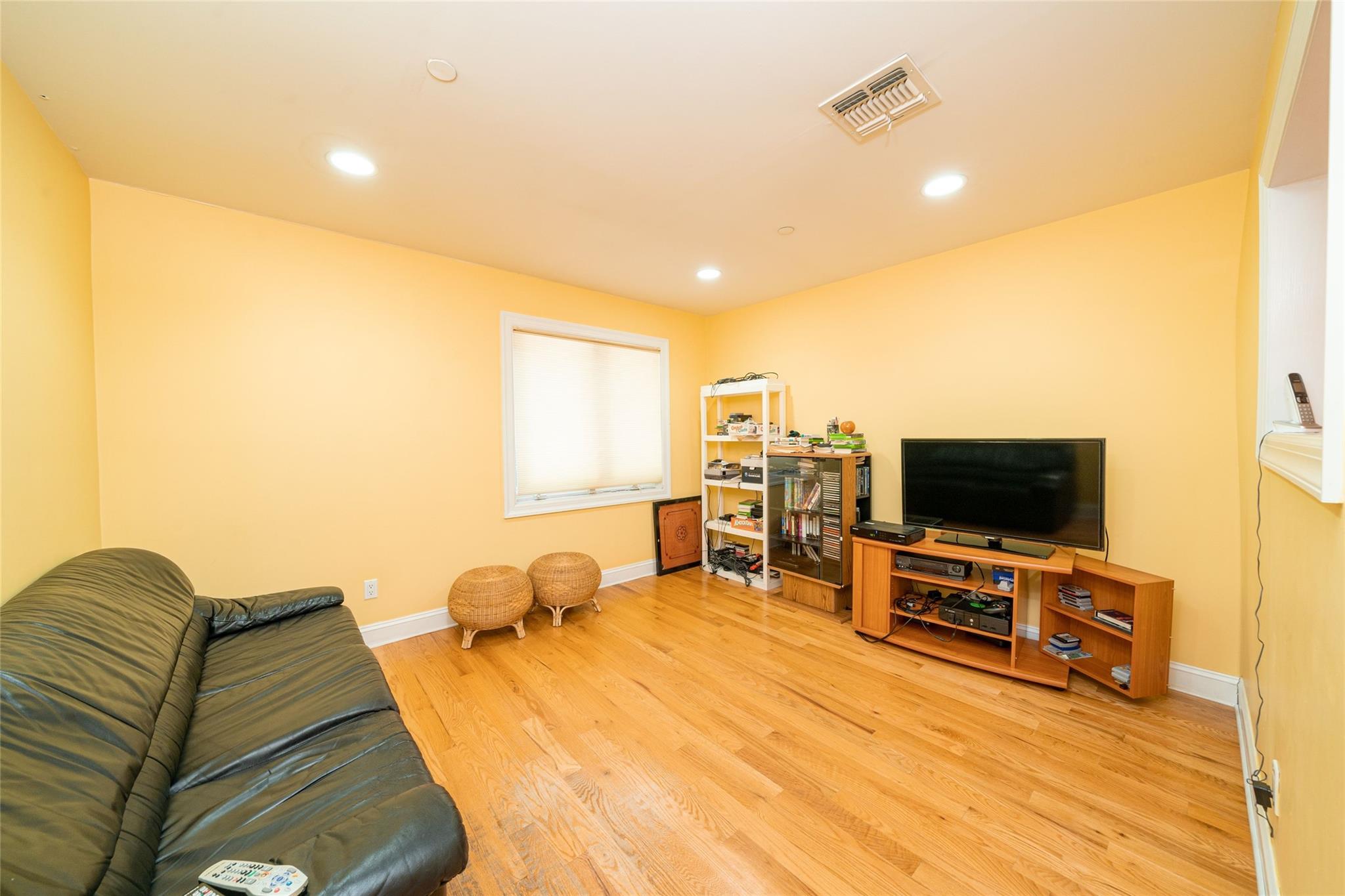 3 Vandalay Court, Scarsdale, NY 10583
