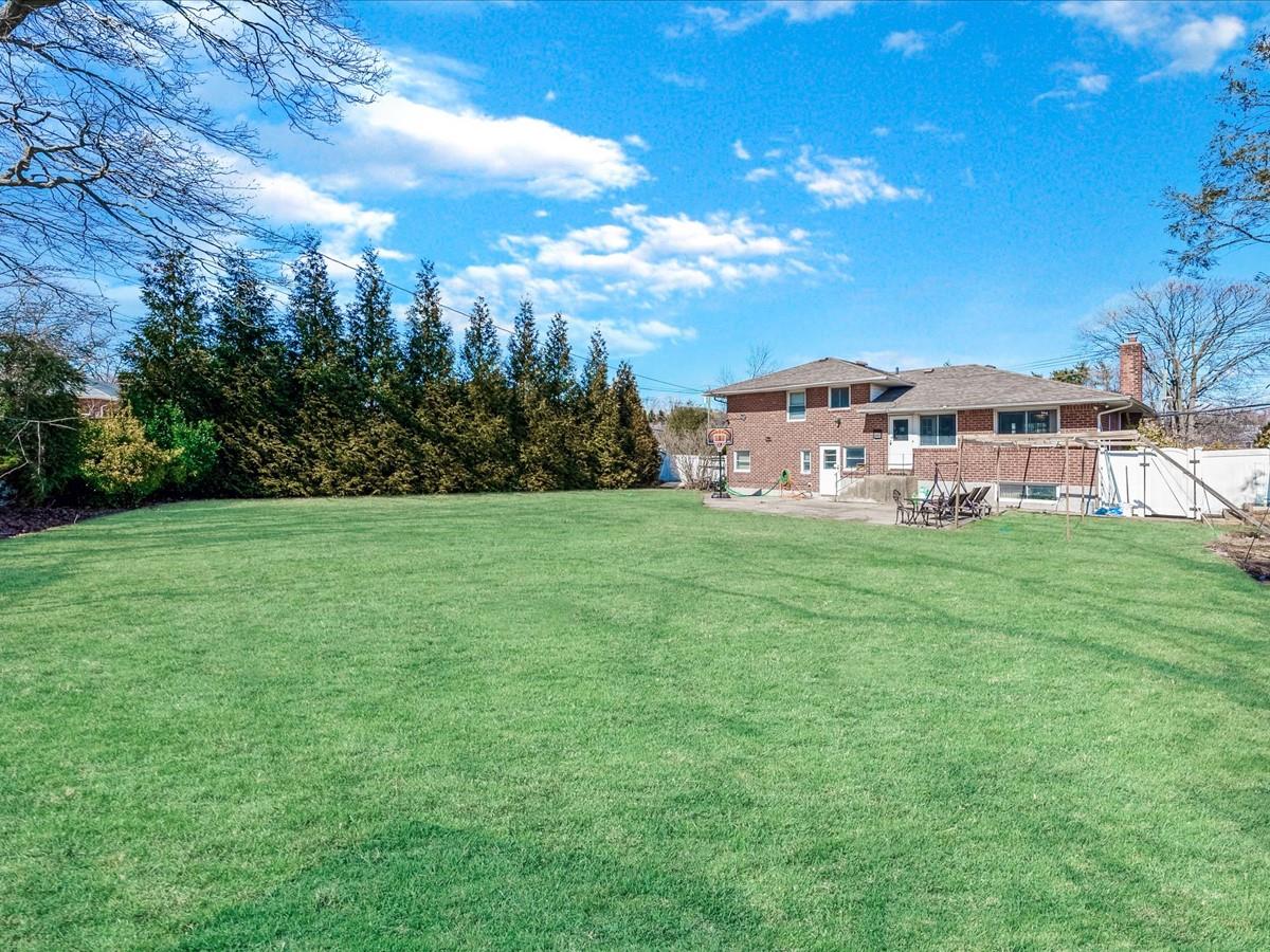 100 Robbins Lane, Jericho, NY 11753