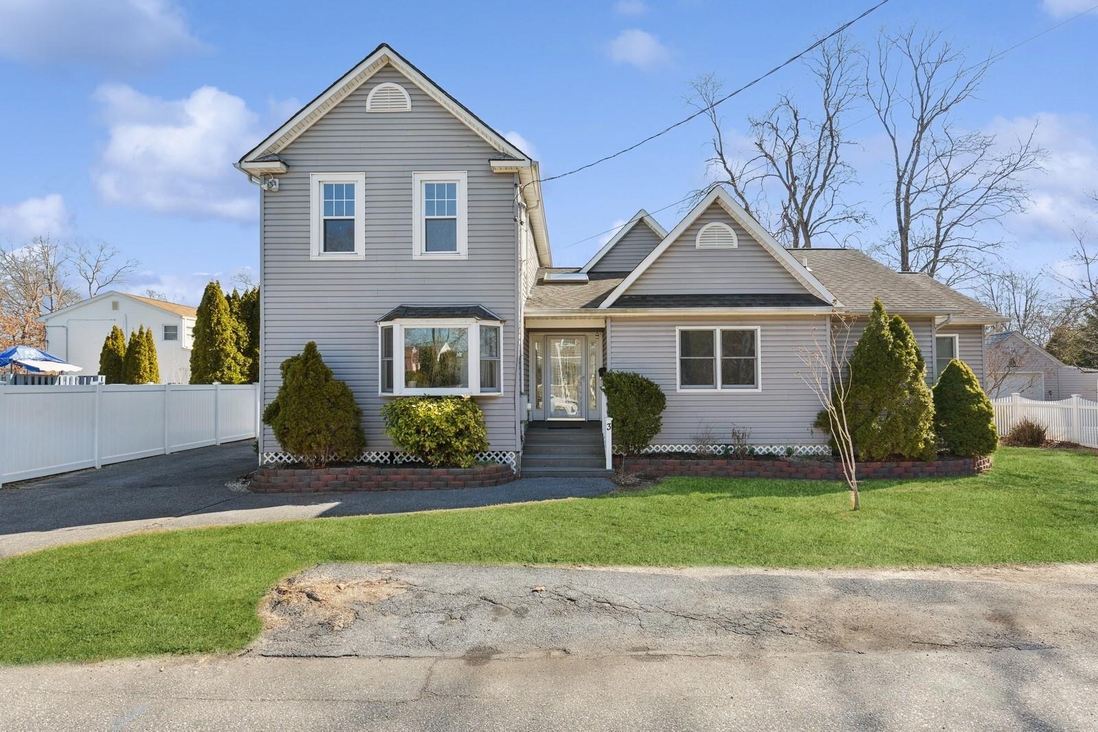 3 Charles Avenue, Islip Terrace, NY 11752