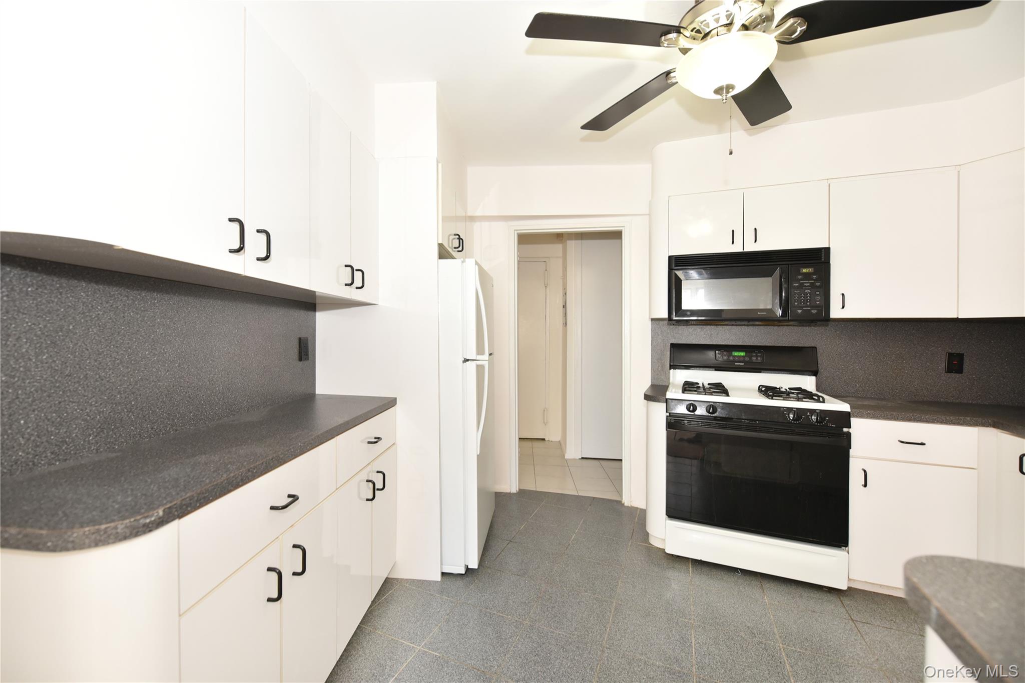 180 S Middle Neck Road # 2-A, Great Neck, NY 11021