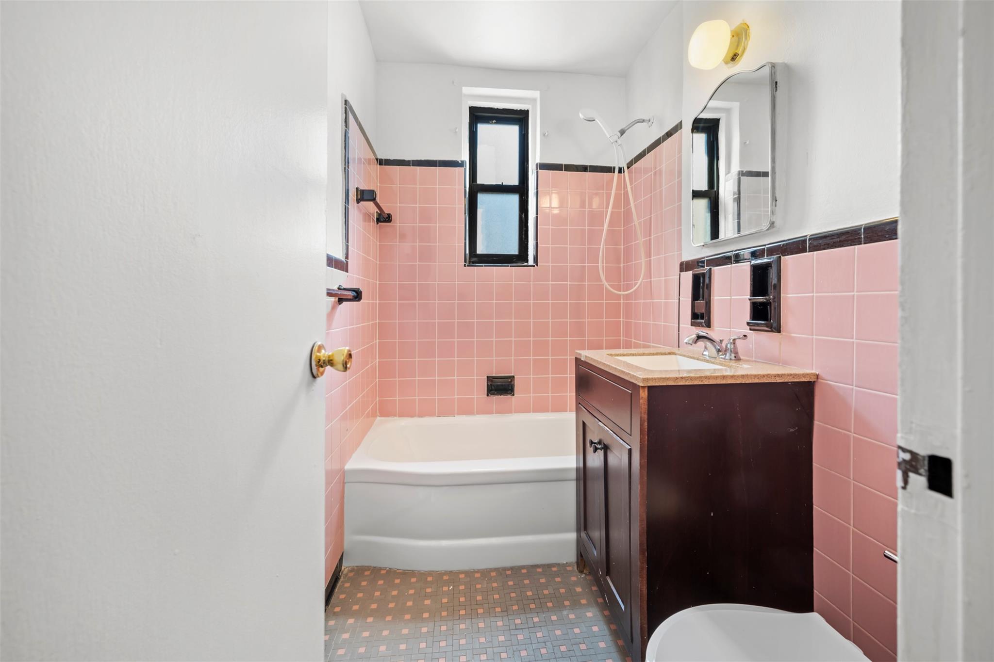 33-47 91st. Street # 3H, Jackson Heights, NY 11372