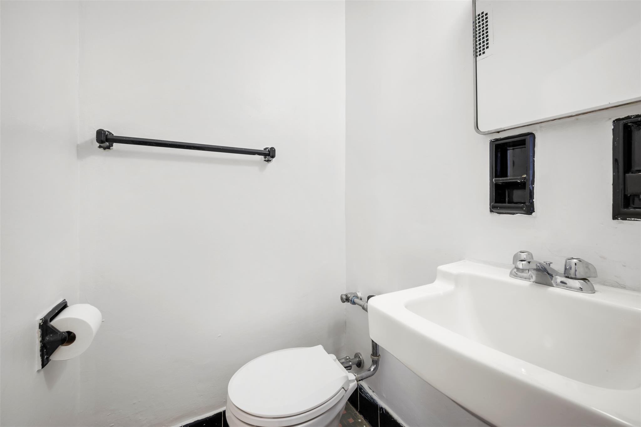 33-47 91st. Street # 3H, Jackson Heights, NY 11372