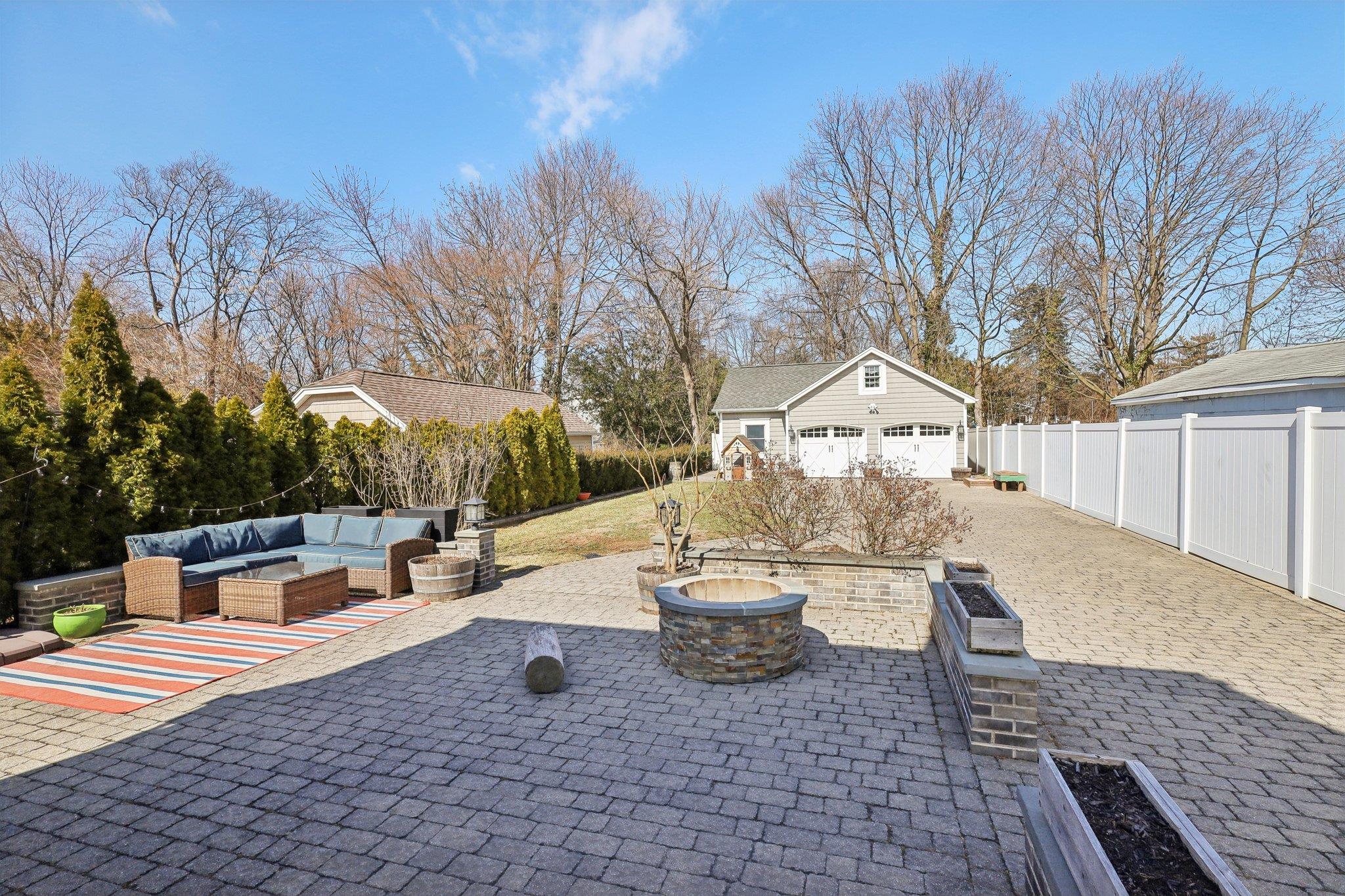 85 Yale Street, Williston Park, NY 11596