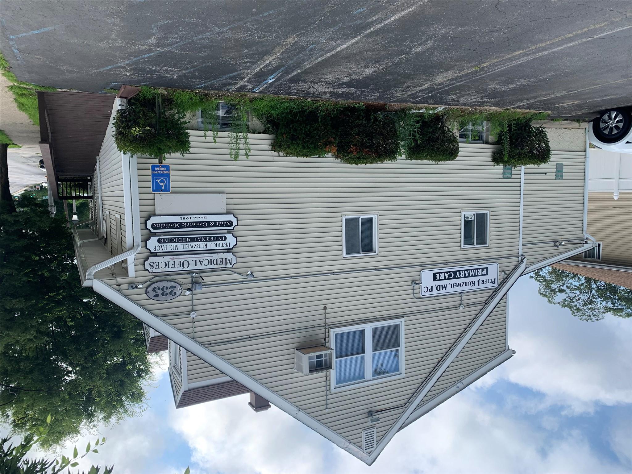 235 Forest Avenue # Upper, Glen Cove, NY 11542