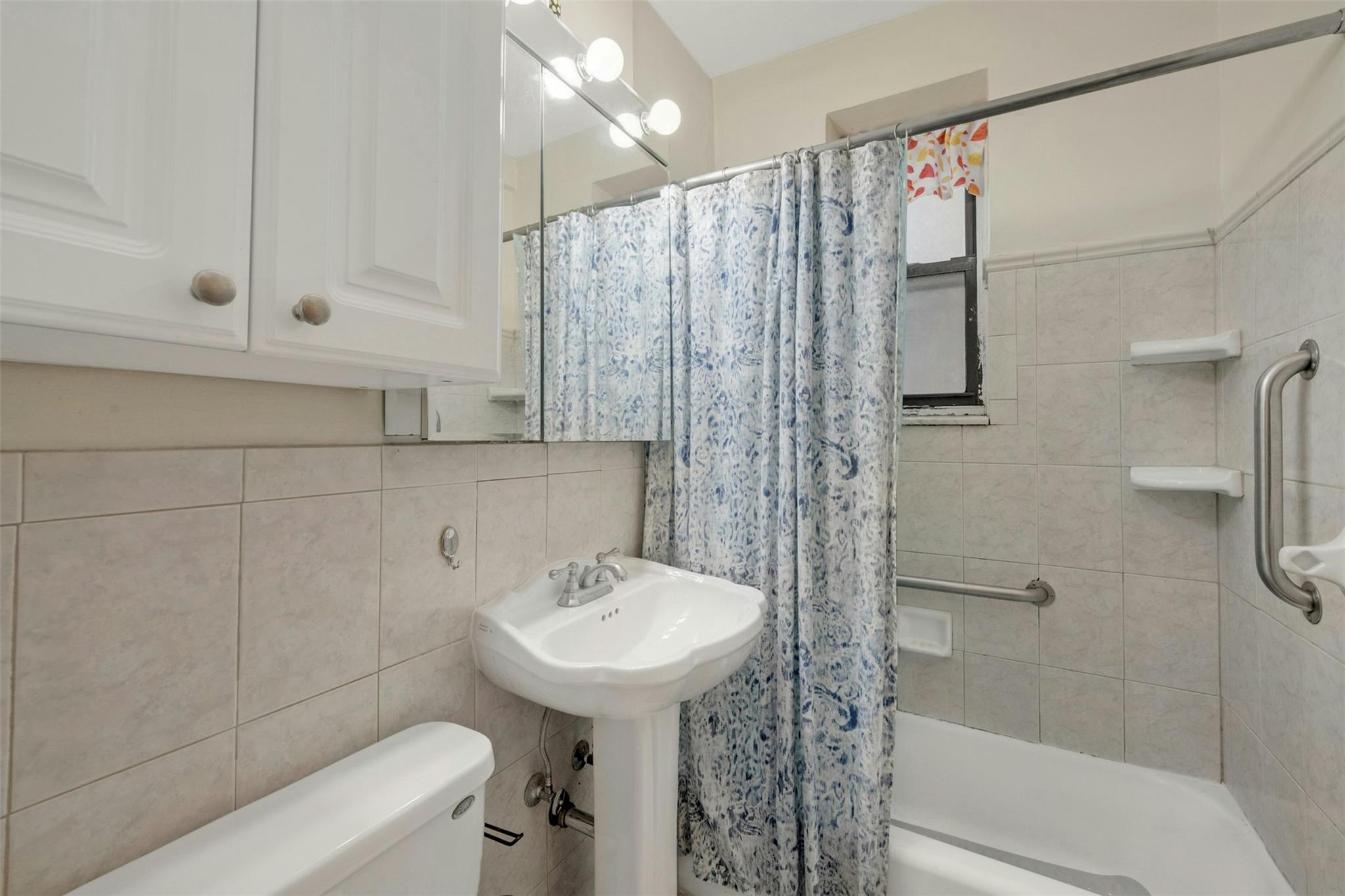 640 Pelham # 1F, New Rochelle, NY 10805
