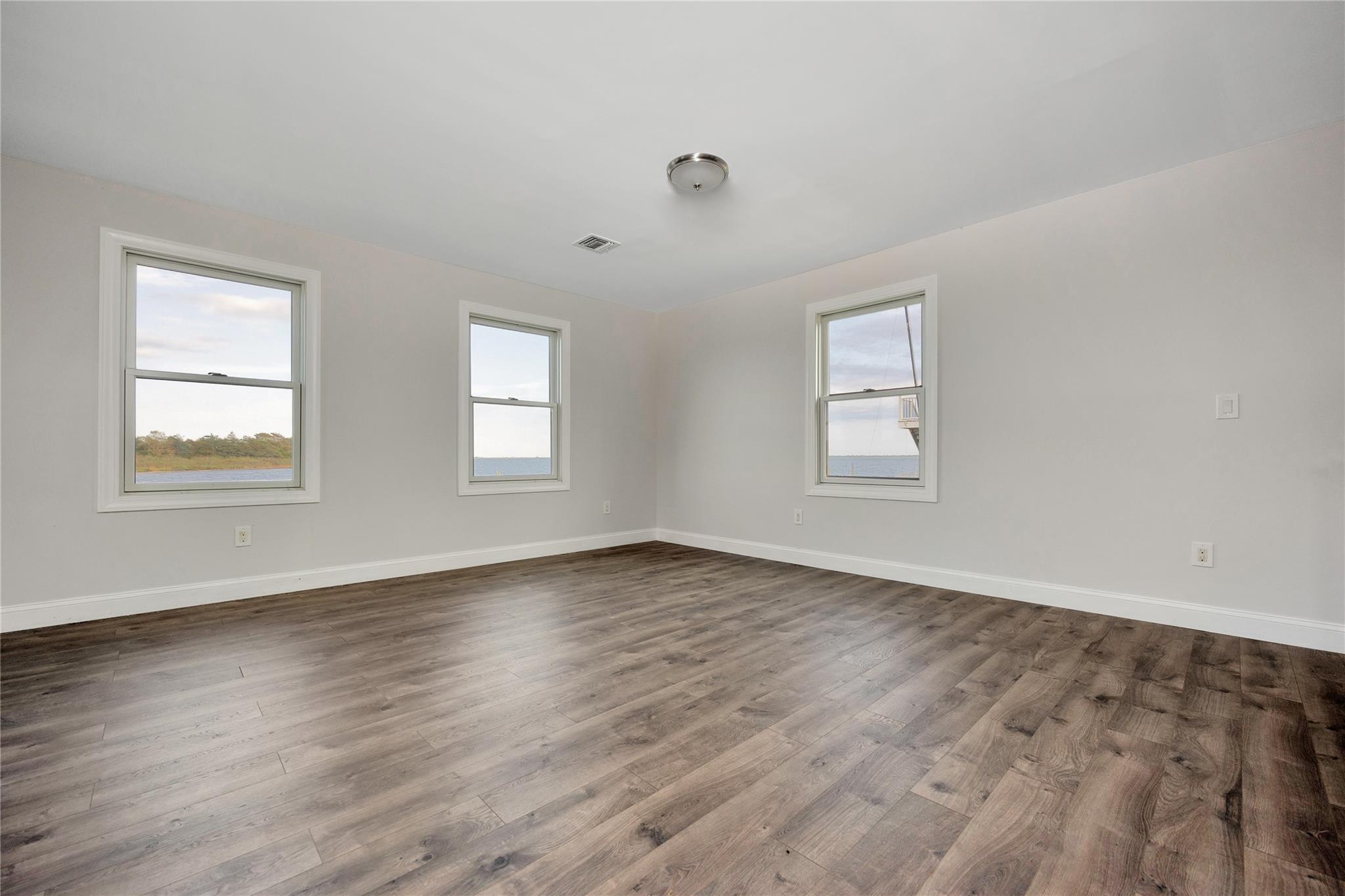 823 Venetian Boulevard, Lindenhurst, NY 11757