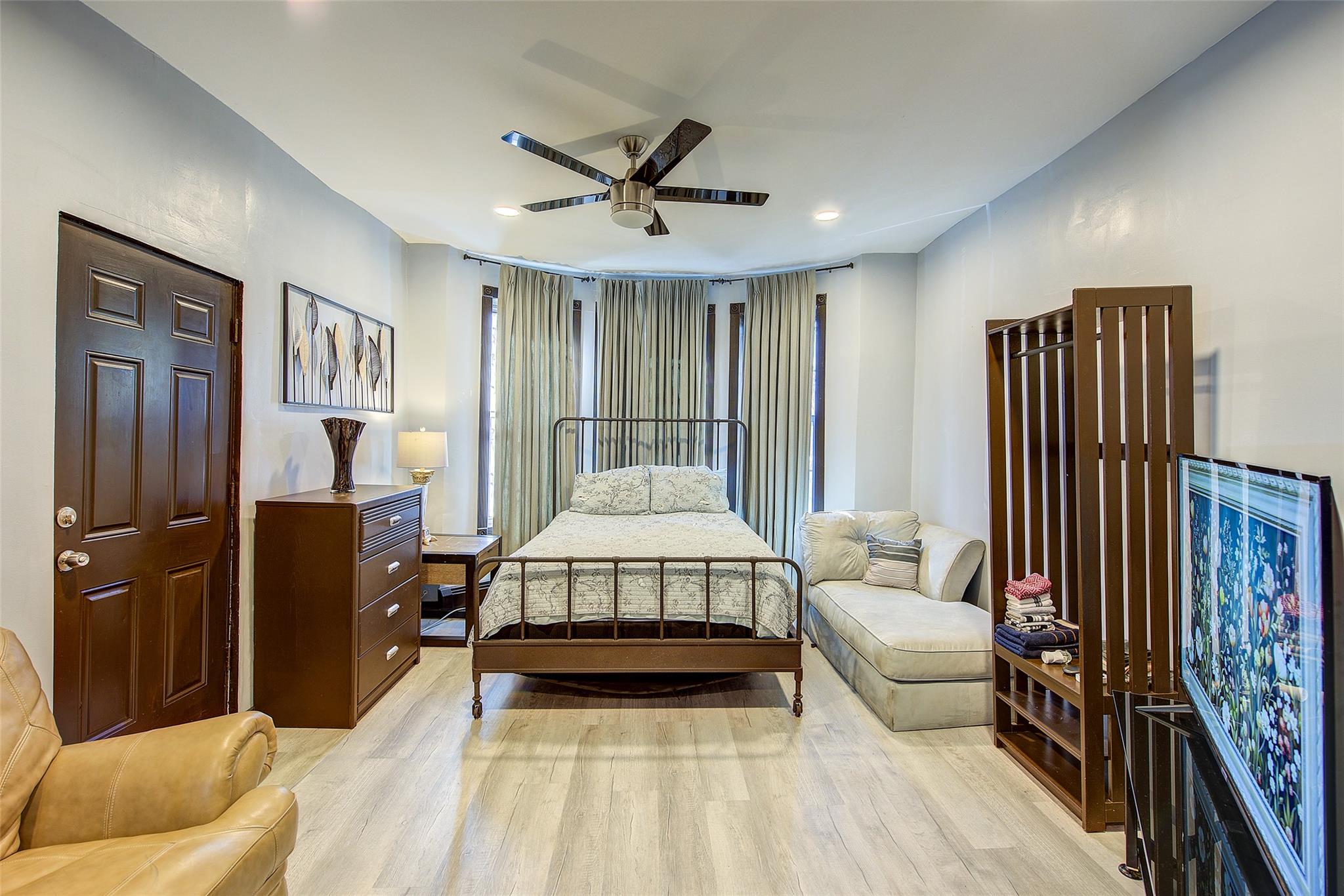 283 Montauk Avenue, Brooklyn, NY 11208