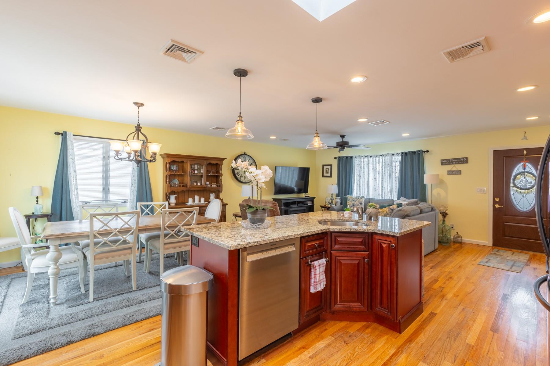 232 Linton Avenue, Lindenhurst, NY 11757