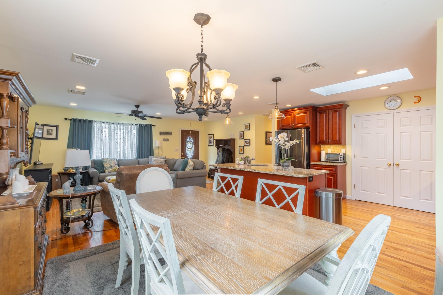 232 Linton Avenue, Lindenhurst, NY 11757