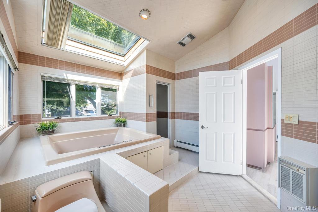 20 Northern Parkway E, Plainview, NY 11803