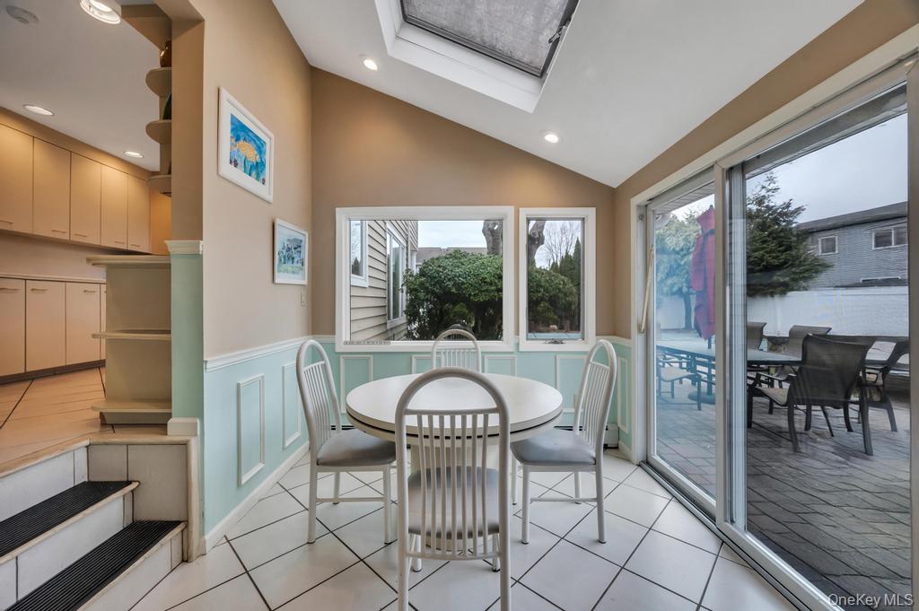 20 Northern Parkway E, Plainview, NY 11803