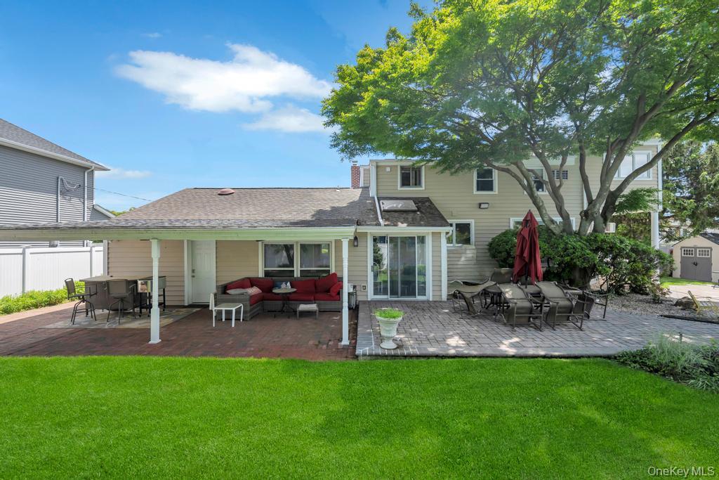 20 Northern Parkway E, Plainview, NY 11803