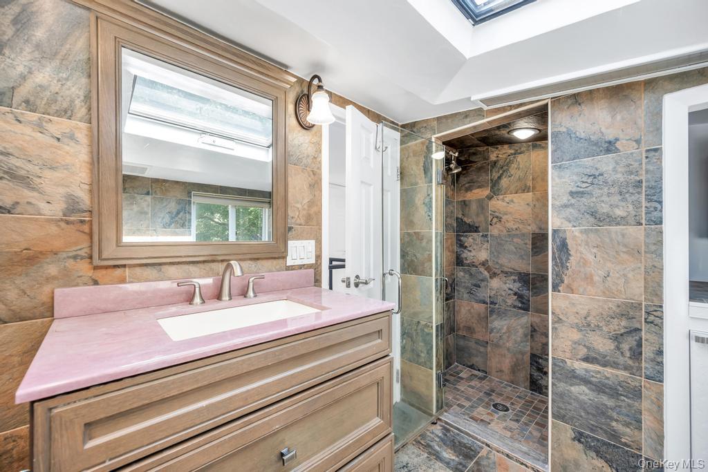 20 Northern Parkway E, Plainview, NY 11803