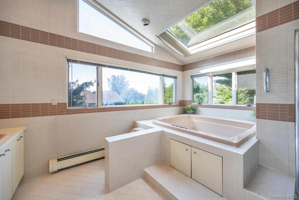 20 Northern Parkway E, Plainview, NY 11803