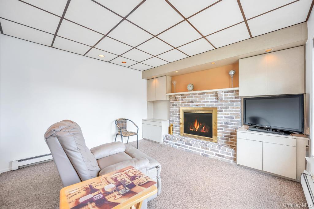 20 Northern Parkway E, Plainview, NY 11803