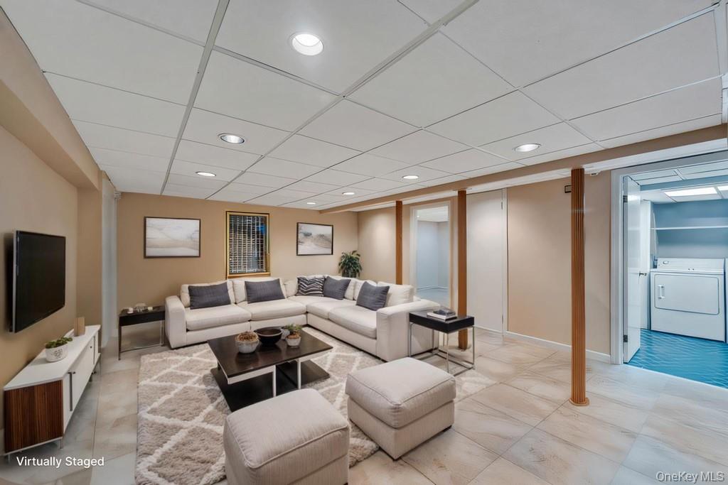 20 Northern Parkway E, Plainview, NY 11803