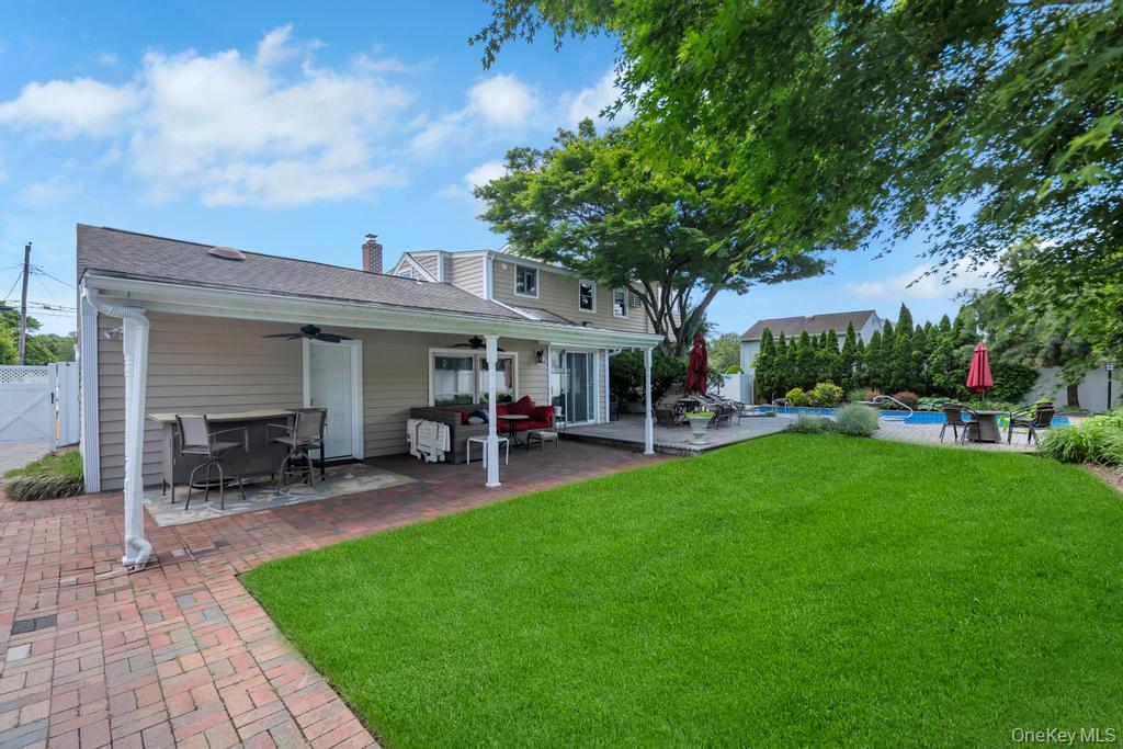 20 Northern Parkway E, Plainview, NY 11803