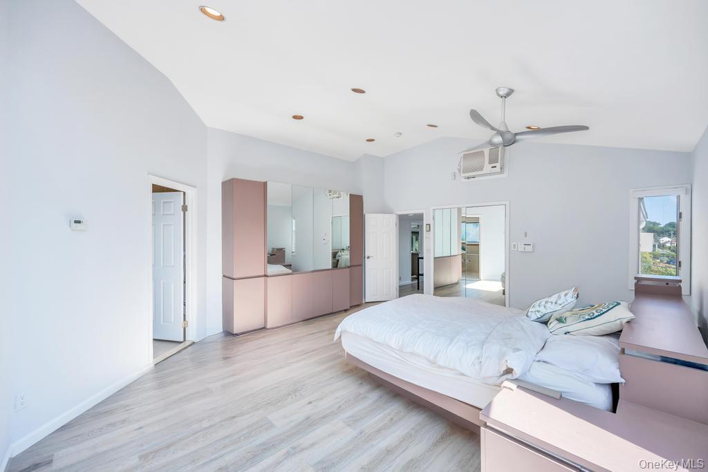 20 Northern Parkway E, Plainview, NY 11803