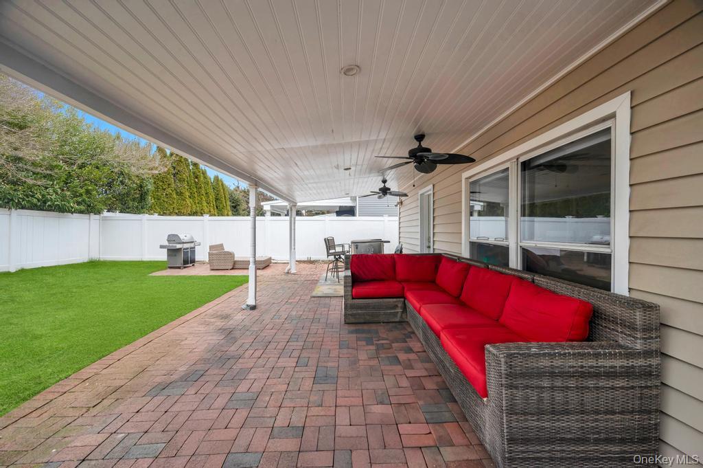 20 Northern Parkway E, Plainview, NY 11803