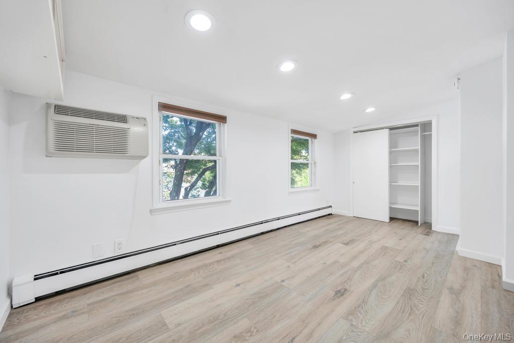 20 Northern Parkway E, Plainview, NY 11803