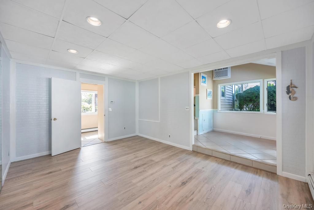 20 Northern Parkway E, Plainview, NY 11803