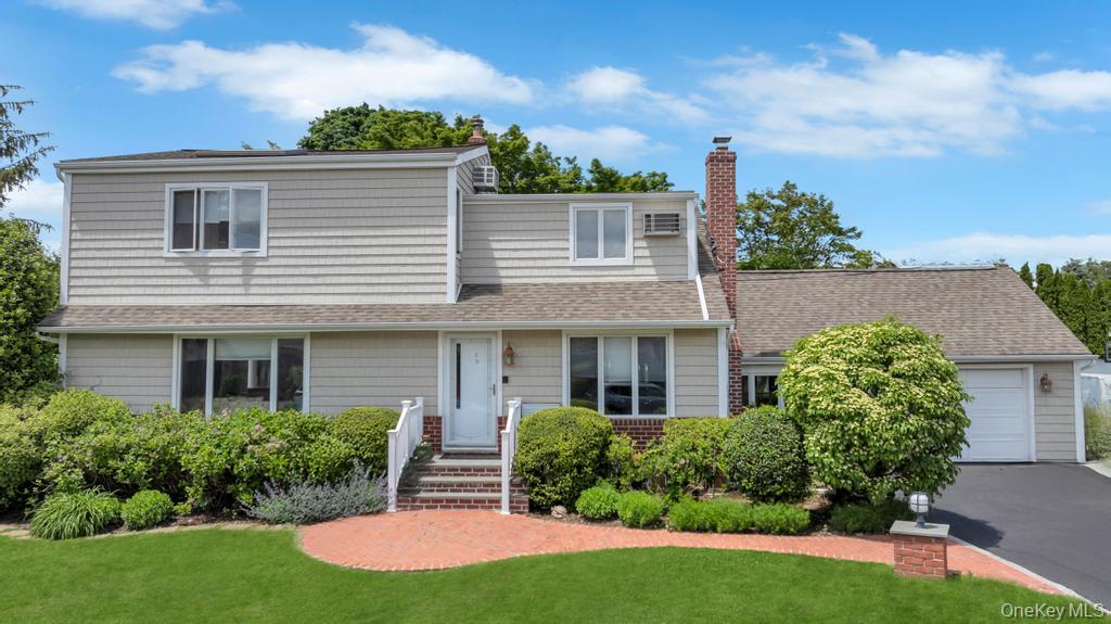 20 Northern Parkway E, Plainview, NY 11803