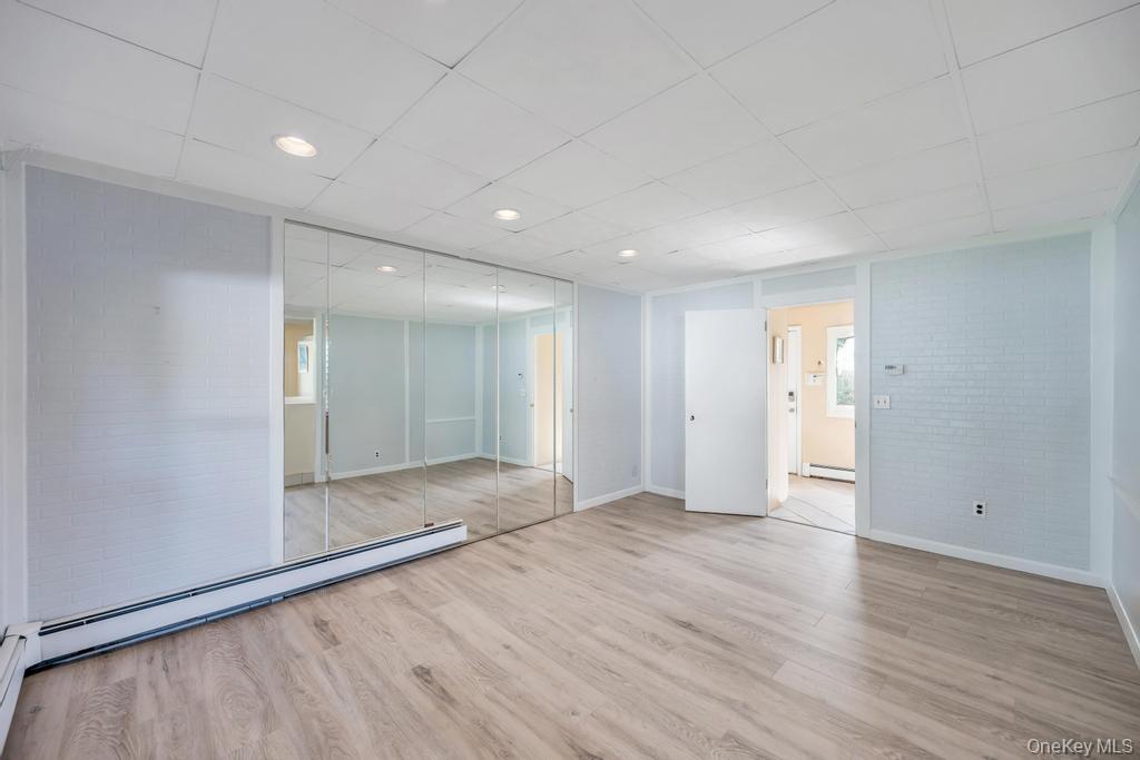 20 Northern Parkway E, Plainview, NY 11803