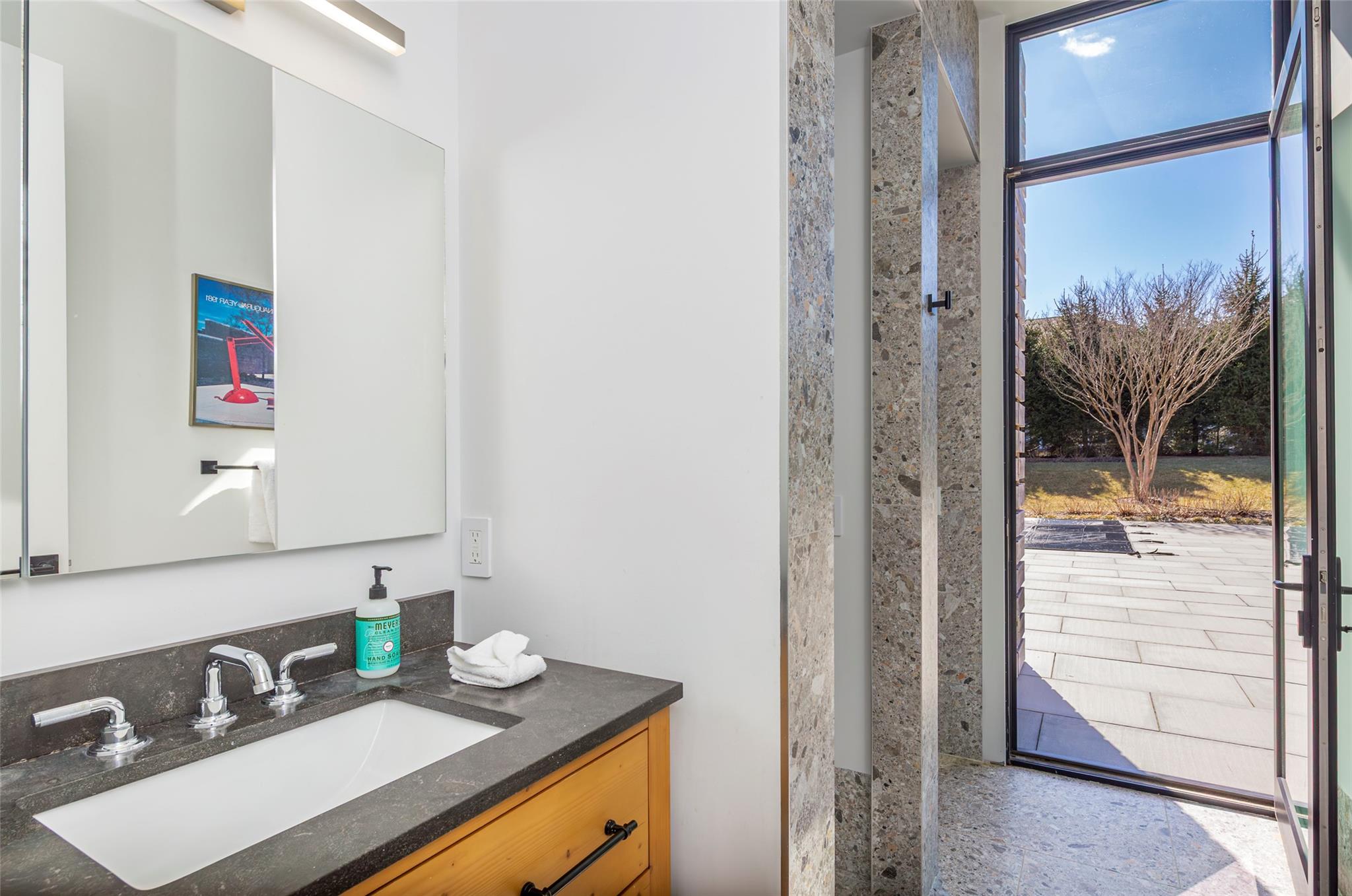 179 Montauk Highway, East Hampton, NY 11937