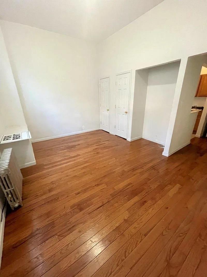 23-12 Broadway, Astoria, NY 11106