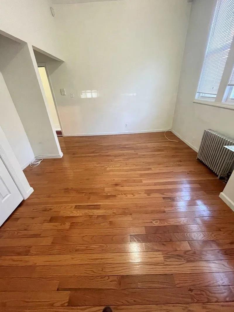 23-12 Broadway, Astoria, NY 11106