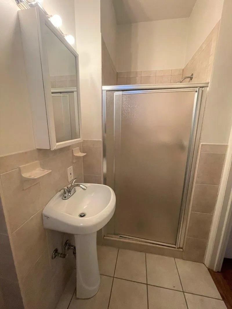 23-12 Broadway, Astoria, NY 11106