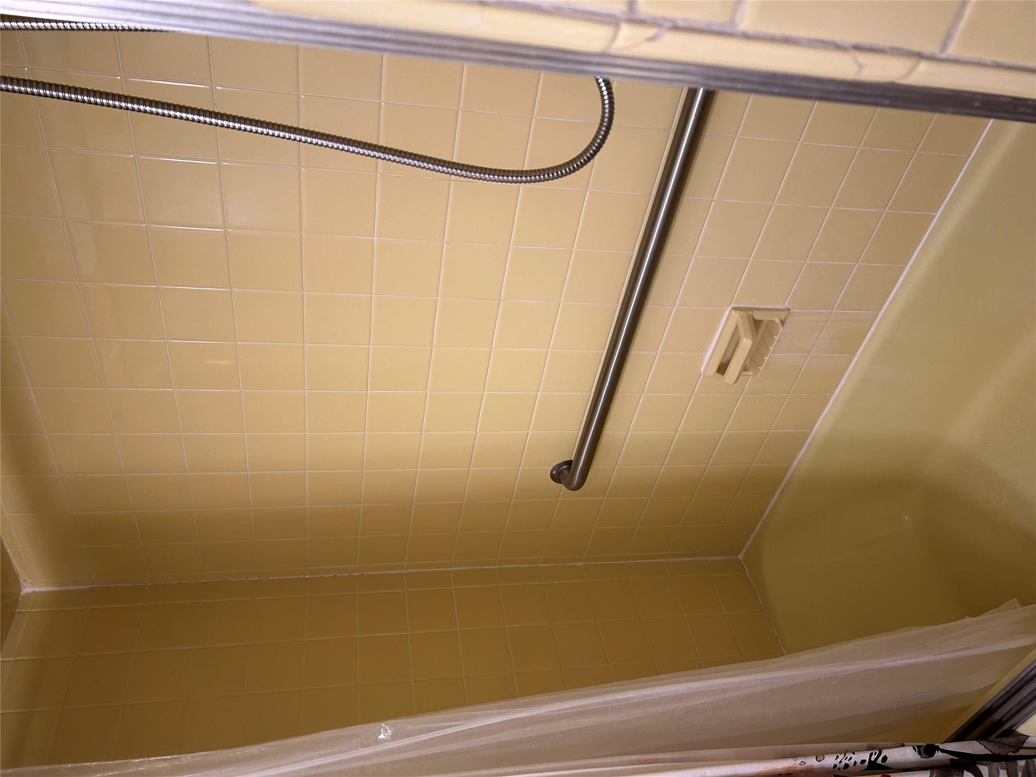 2 Yorkshire Road, New Hyde Park, NY 11040