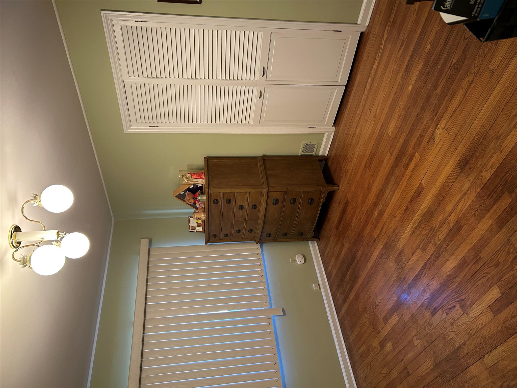 2 Yorkshire Road, New Hyde Park, NY 11040