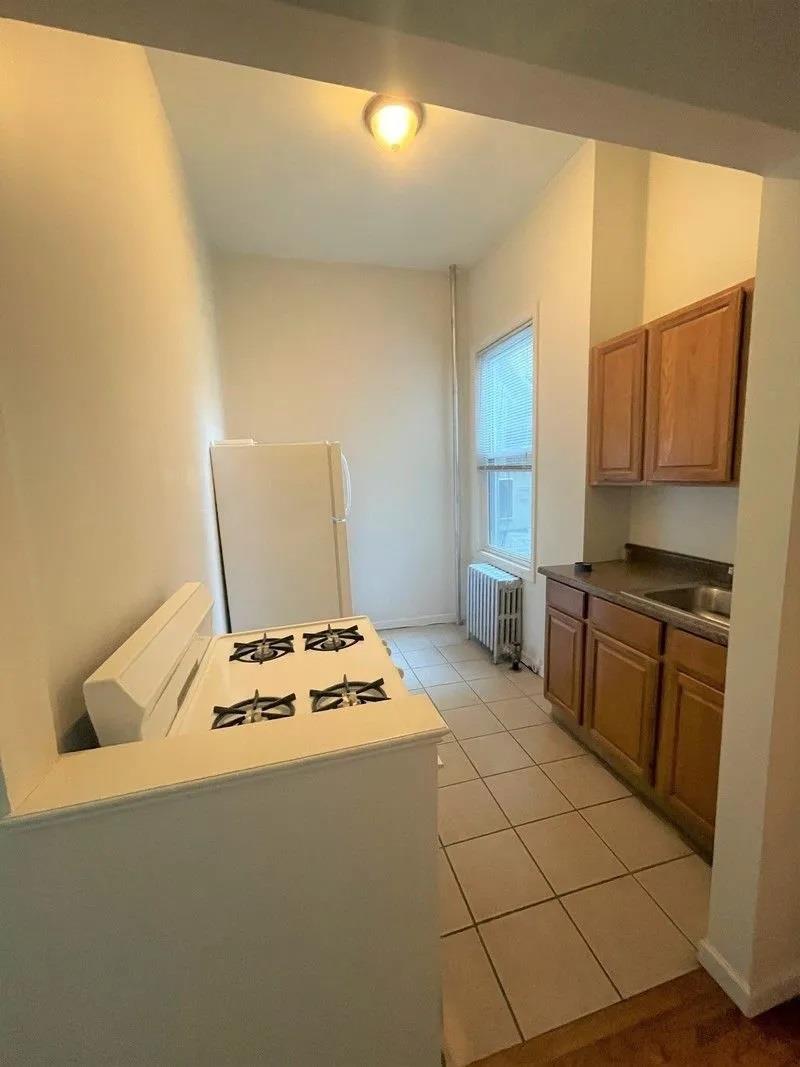 23-12 Broadway, Astoria, NY 11106