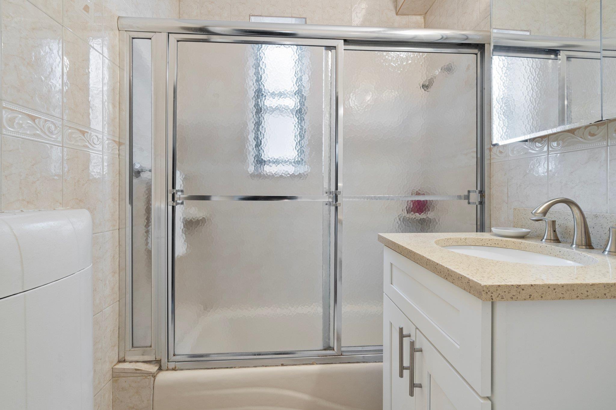 143-50 Hoover Avenue # 512, Briarwood, NY 11435