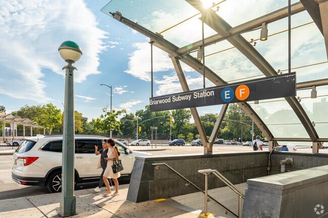 143-50 Hoover Avenue # 512, Briarwood, NY 11435