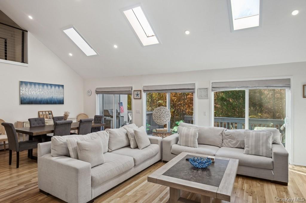 18 Park Circle, Quogue, NY 11959