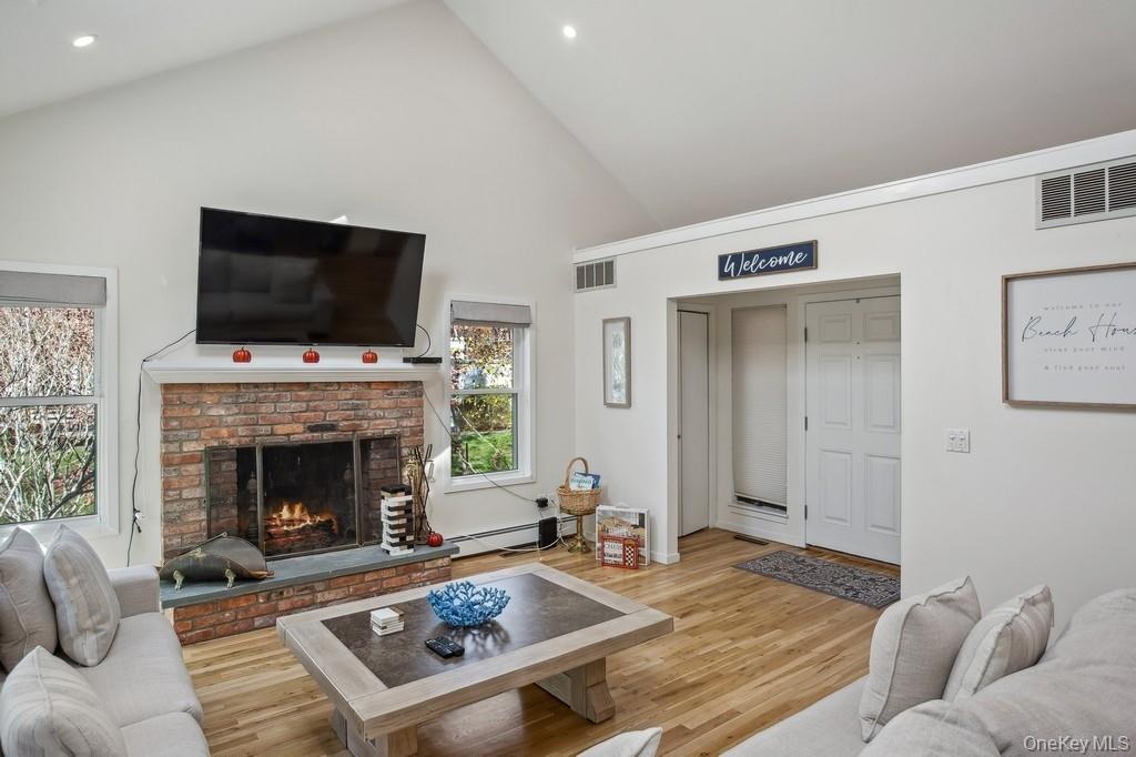 18 Park Circle, Quogue, NY 11959