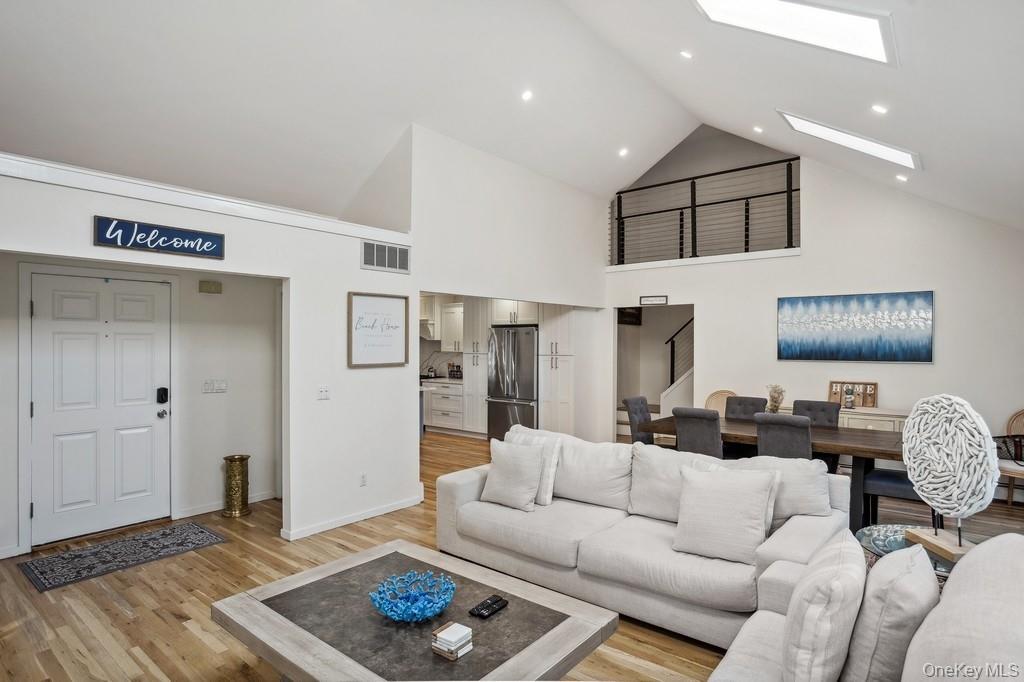 18 Park Circle, Quogue, NY 11959