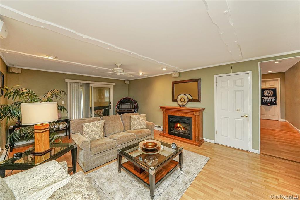 33 Peachtree Lane, Mount Sinai, NY 11766