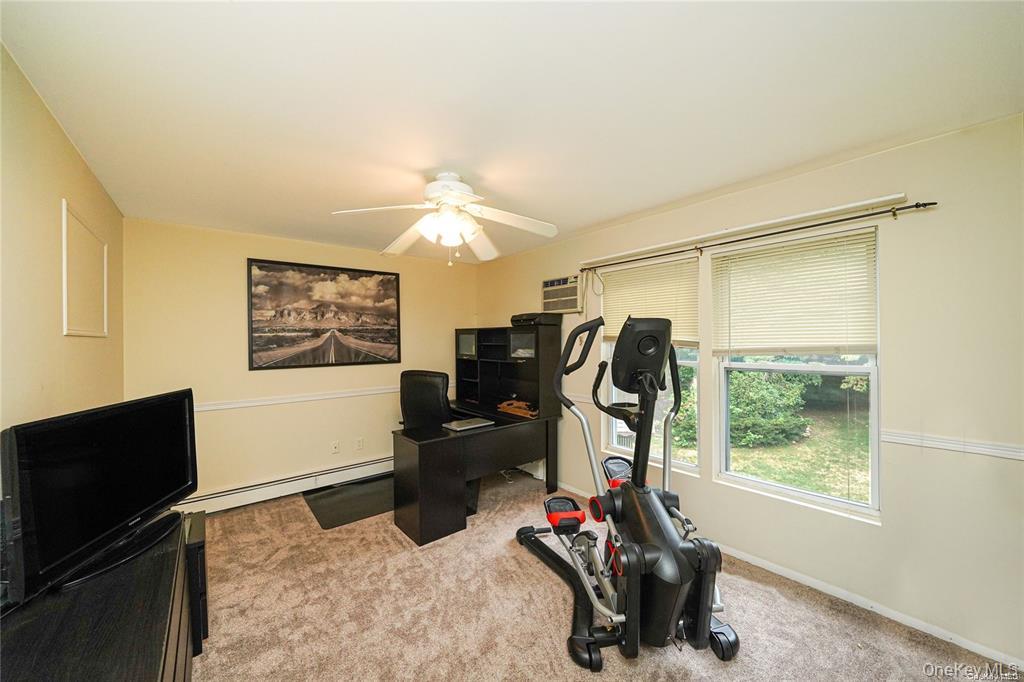 33 Peachtree Lane, Mount Sinai, NY 11766