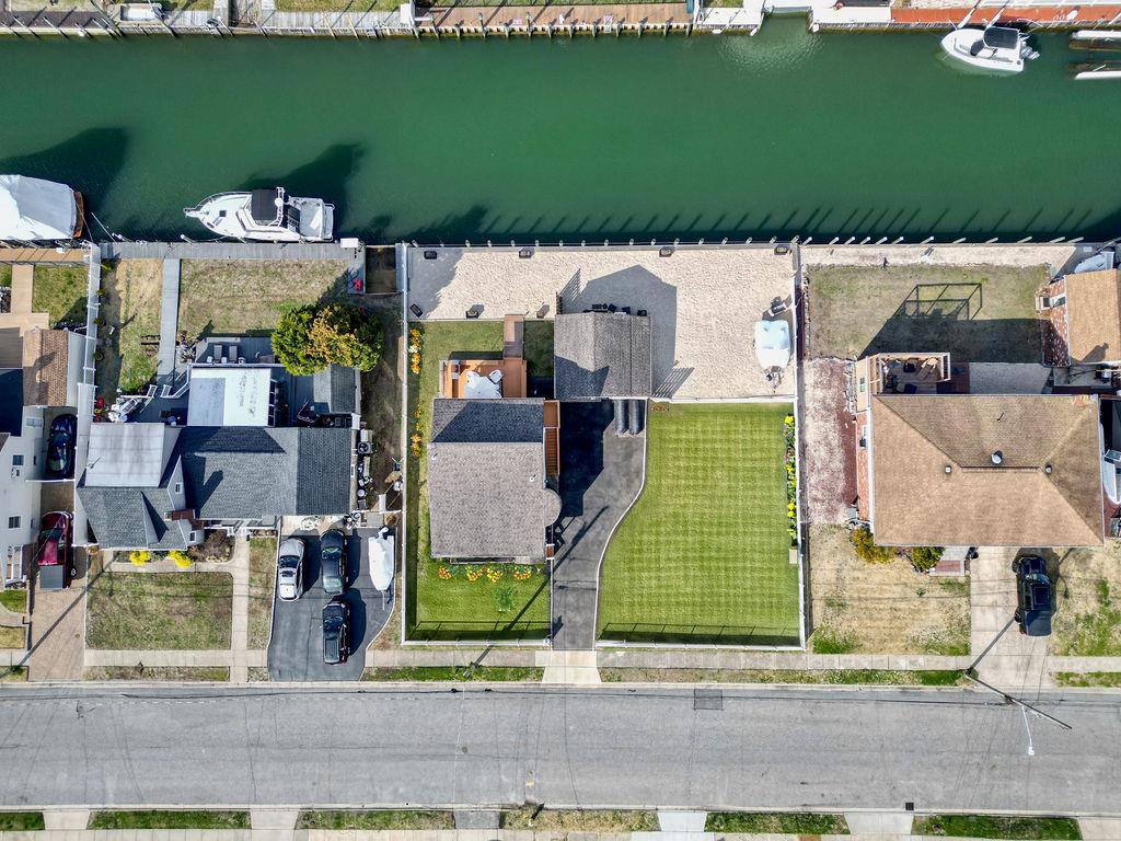 300 East Drive, Copiague, NY 11726