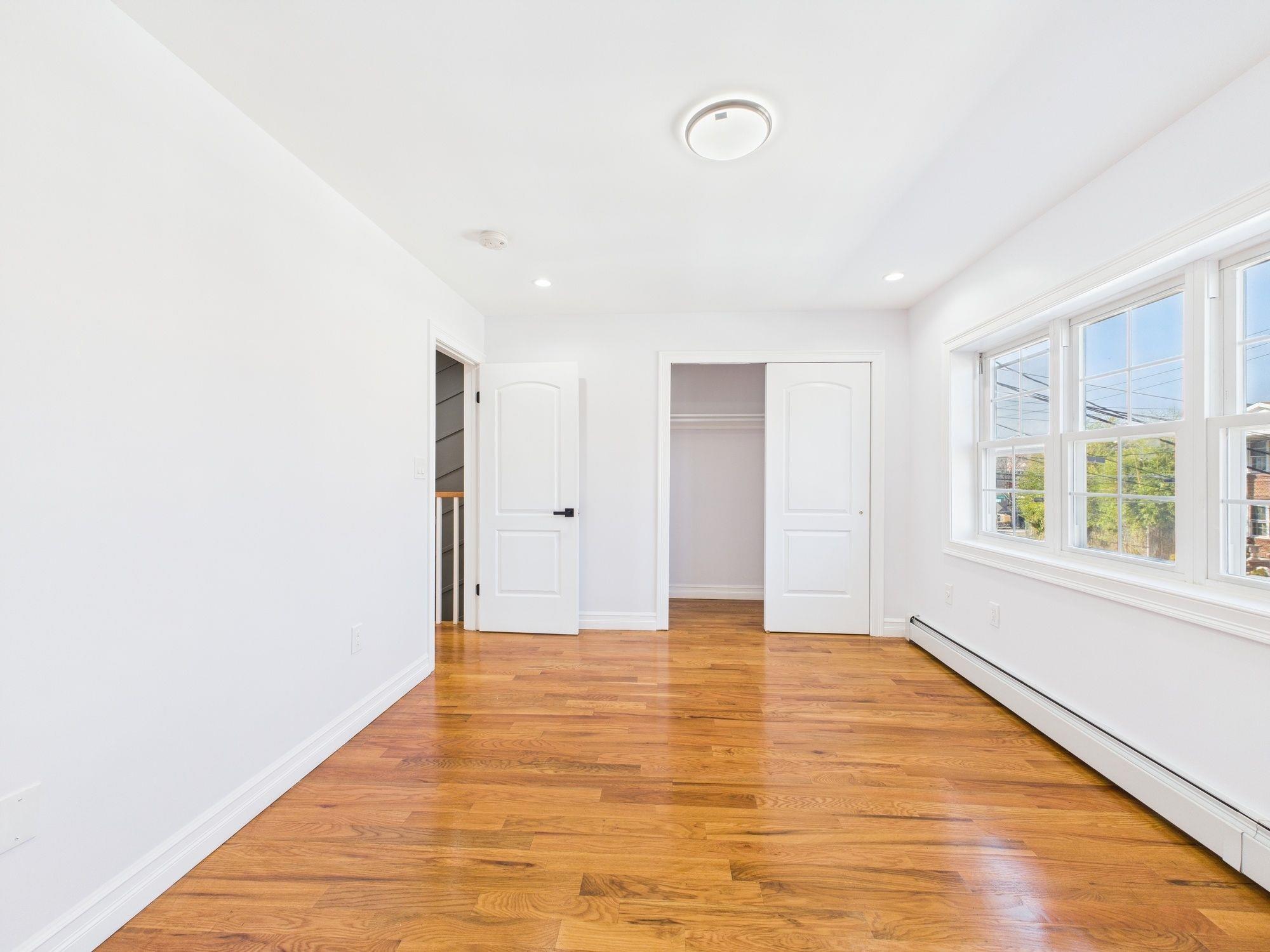 1112 E 213th Street, Bronx, NY 10469