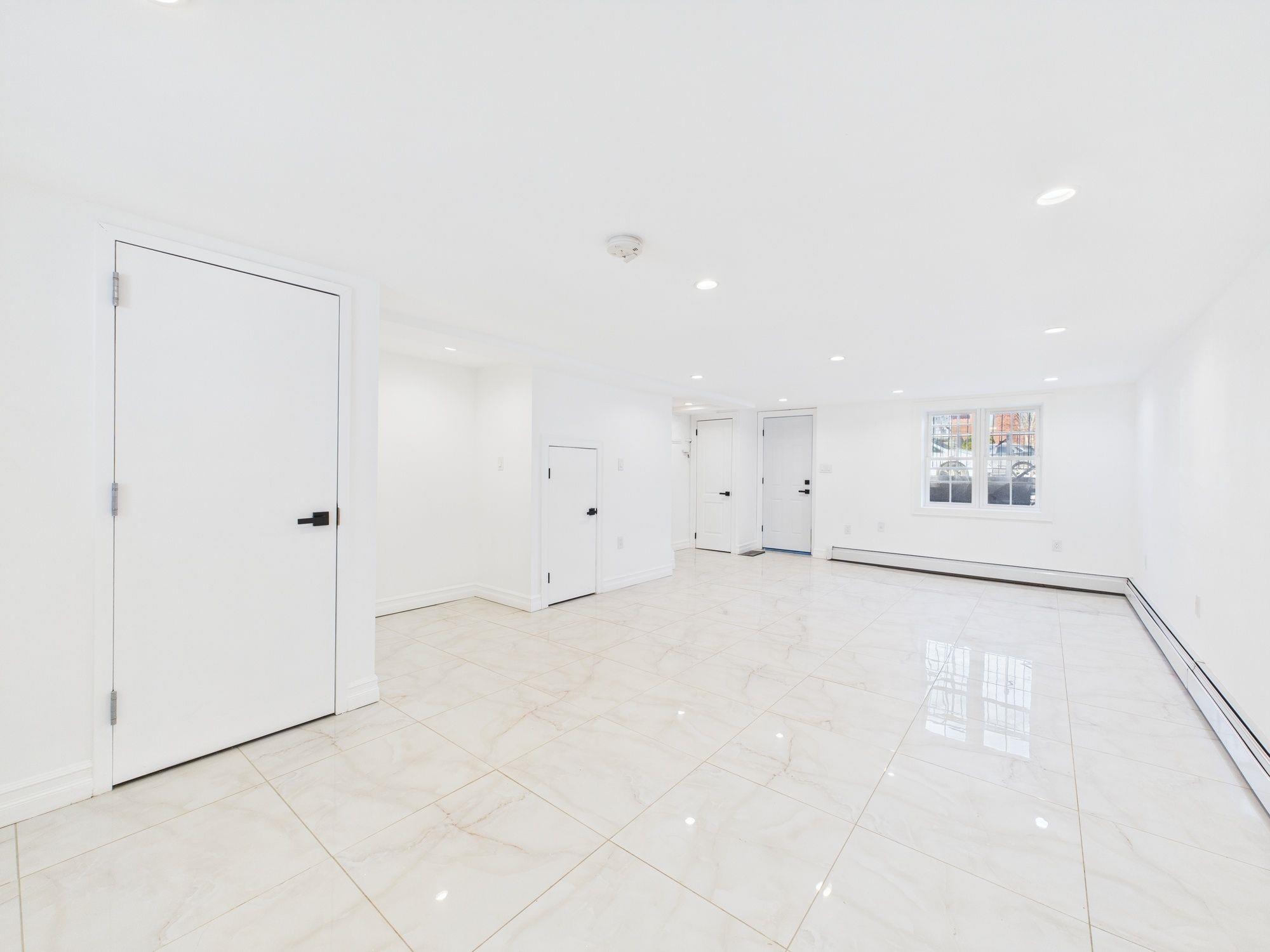 1112 E 213th Street, Bronx, NY 10469