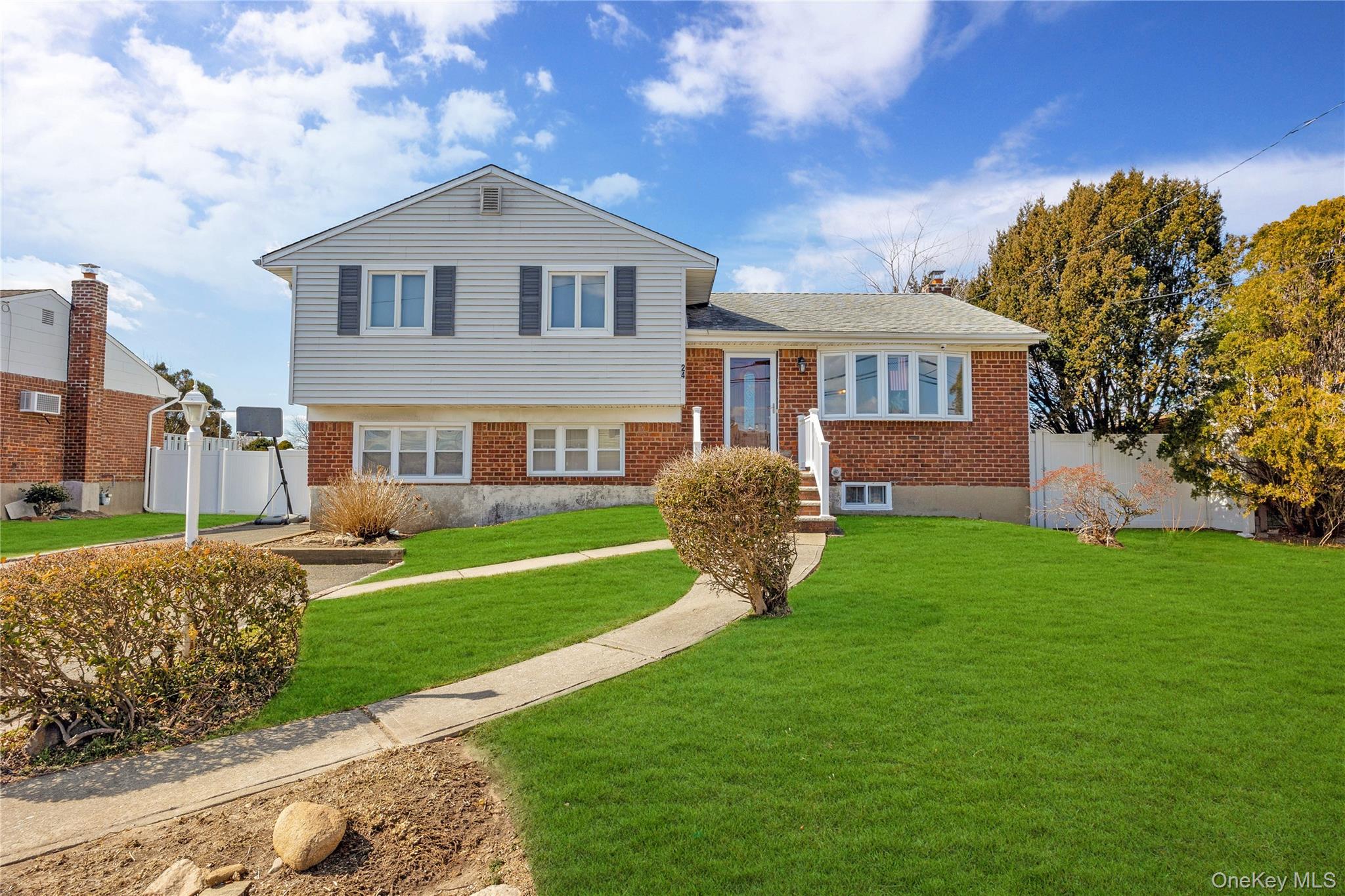 24 Monroe Avenue, Hicksville, NY 11801